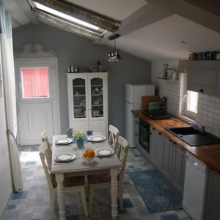 Holiday home Chaivero Pineuilh